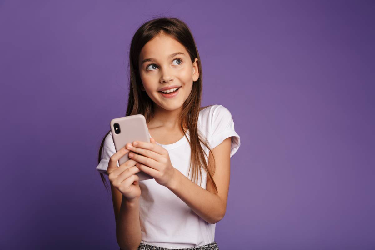 Телефон для детей и подростков – не только средство связи, но и способ социализации