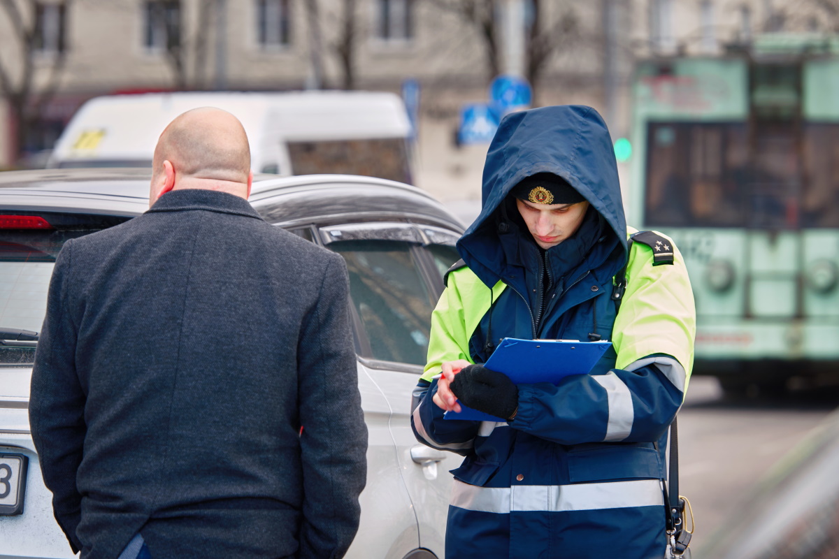 Кому можно, а кому нельзя ставить квадратный номер на авто? Ищите ответ в  нашей статье.