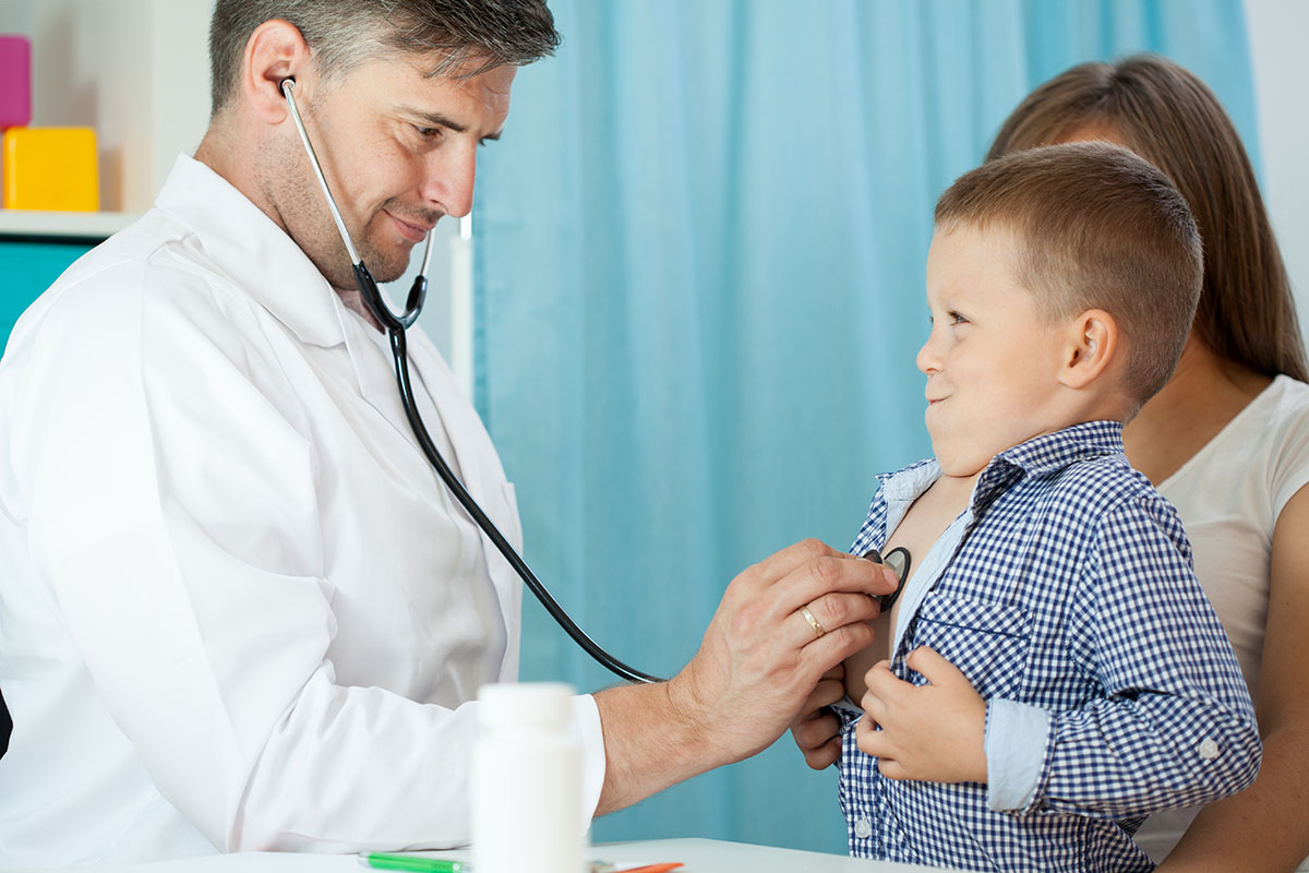 обследование ребенка врач